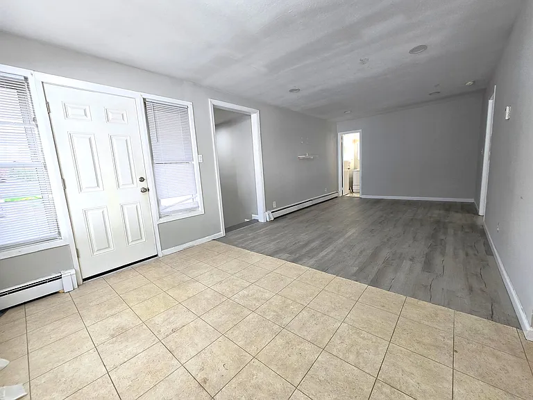 Rhoda Ave — Photo 1