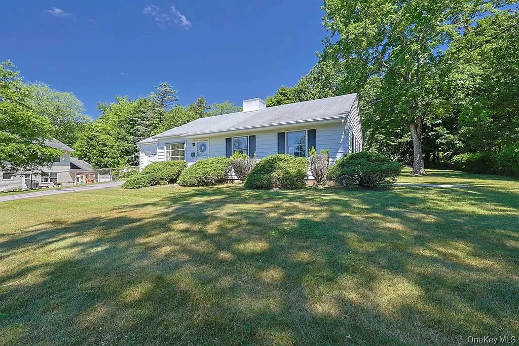3 bed, 1388 sqft, $3,200 — Photo 1