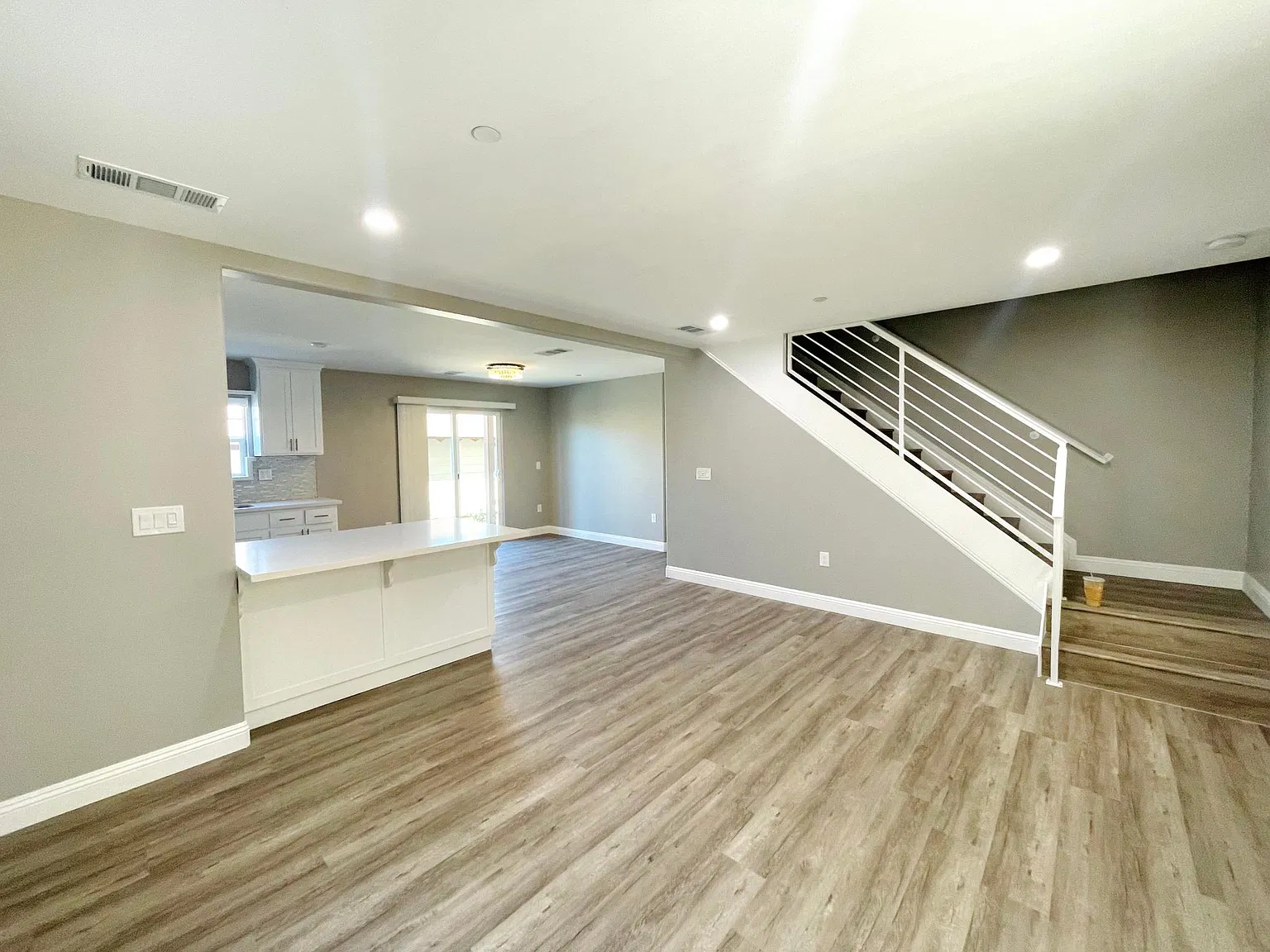 4 bed, 1606 sqft, $4,350 — Photo 3