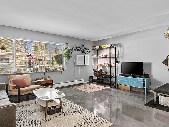 3rd image of 209 Fair St APT 2