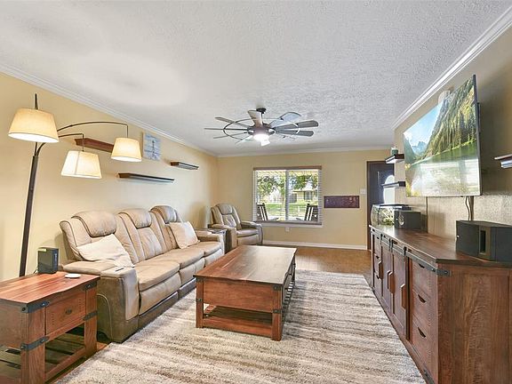 4th image of 2109 Yorktown Court