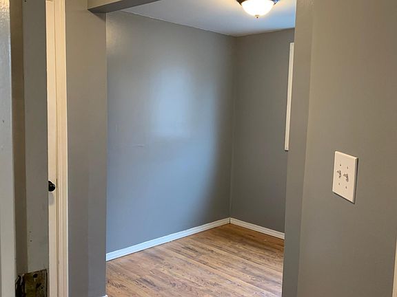 3rd image of 214 Pershing Dr #214