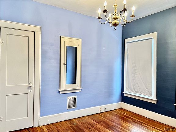 3rd image of 126 Hawthorne Ave