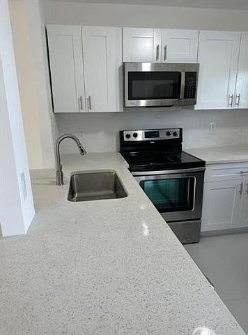 1st image of 610 SE 2nd Ave #2L