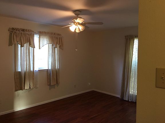 3rd image of 4121 Lindenwood Ln