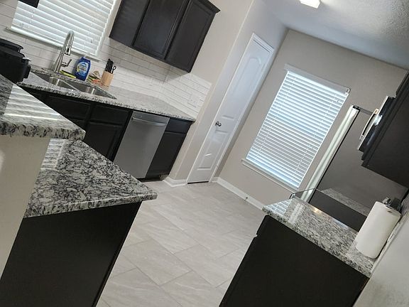 5th image of 324 Yearwood Ln