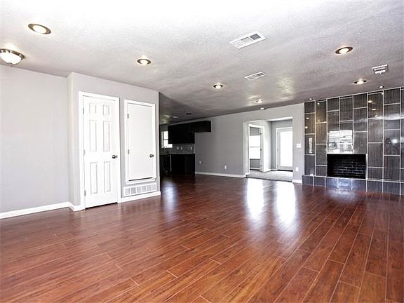 2nd image of 209 Lilac Ct