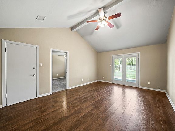 3rd image of 105 Brigadoon Ln