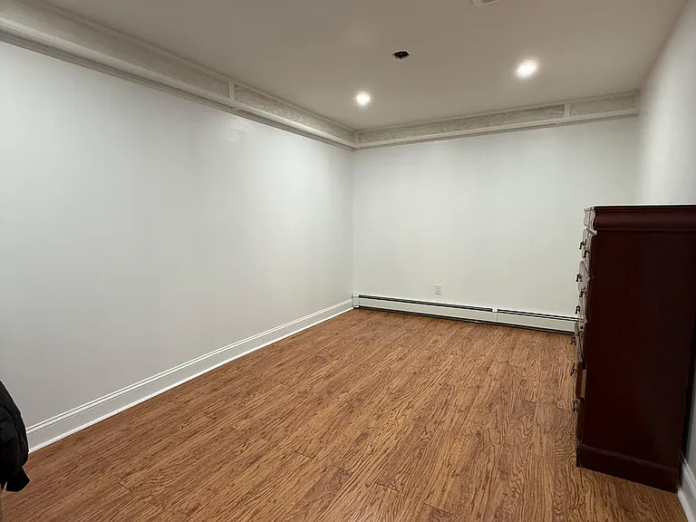 110 Greenvale Ave #1B — Photo 3