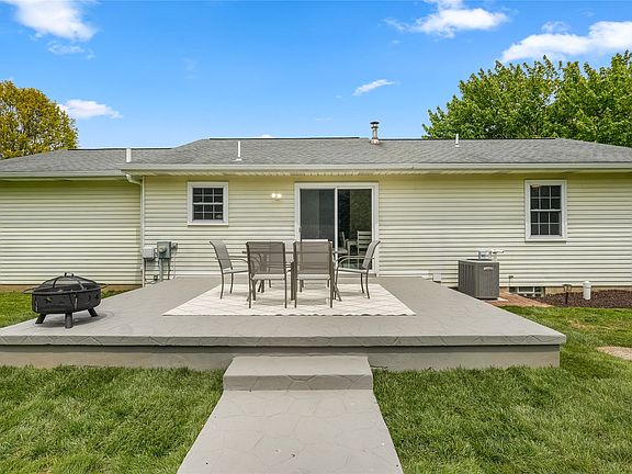 4th image of 3790 Faircrest Dr