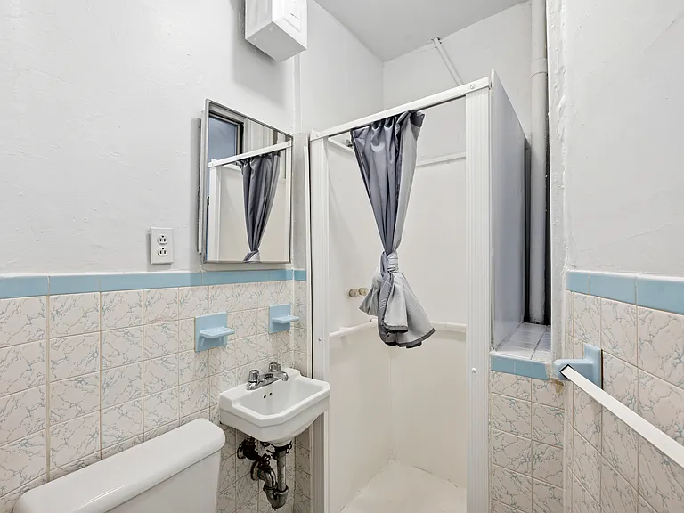 320 E 49th St #54 — Photo 5