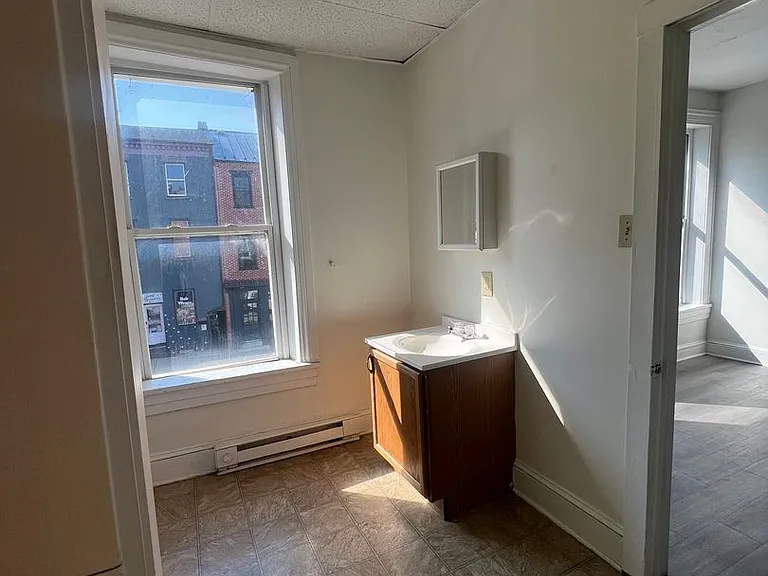 207 - 209 Locust St — Photo 6