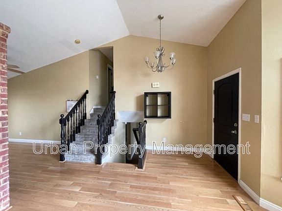 5th image of 332 W 2200th St N