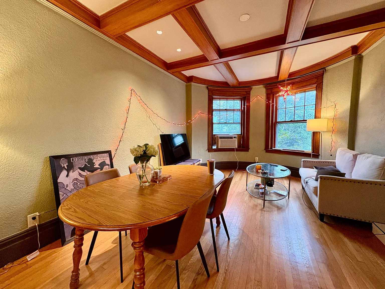 2 bed, 900 sqft, $3,550 — Photo 1
