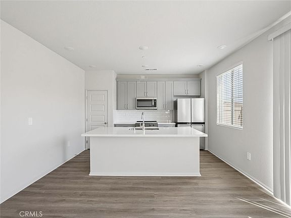 3rd image of 1940 Limetta Ln