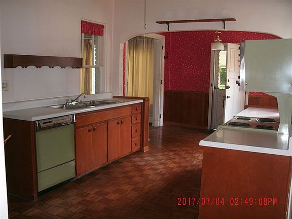 2nd image of 2727 E Broadway