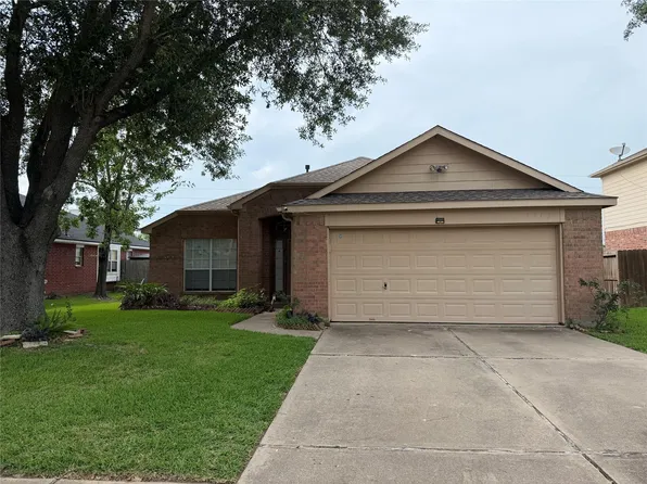 9803 Hallmark Ln, Pearland, TX 77584