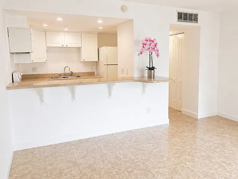 5820 N Church Ave #112 — Photo 6