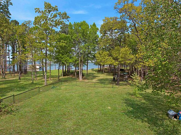 3rd image of 15722 Timberhill Dr