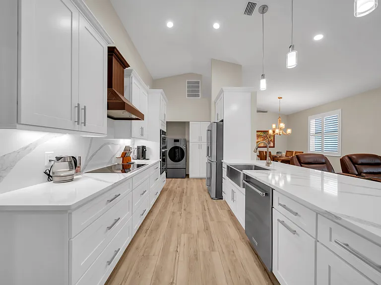 1358 Hedgewood Cir — Photo 10