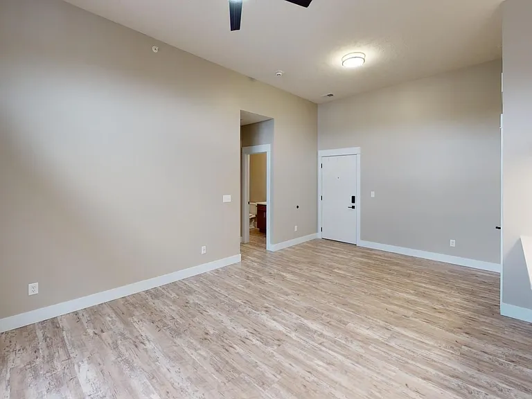 2111 State St — Photo 15