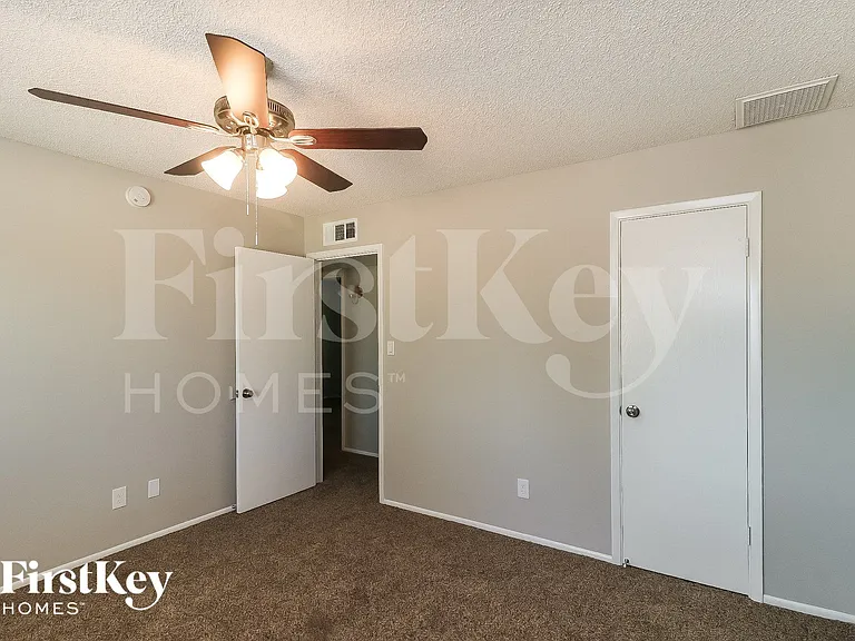 2604 E Boston St — Photo 9