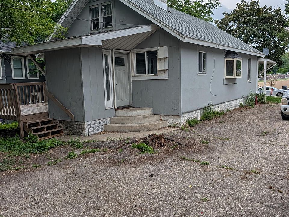1st image of 603 11th Ave NE