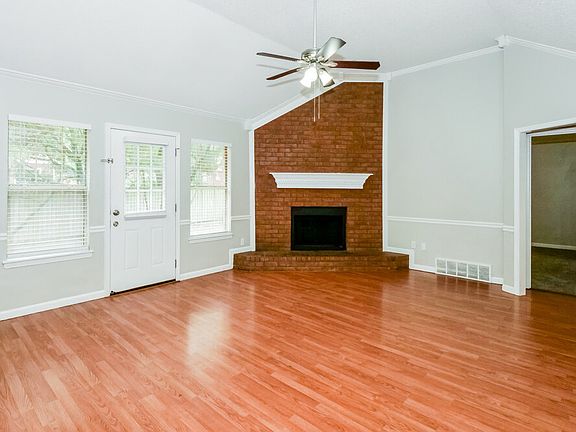 4th image of 1163 Carriage Dr S