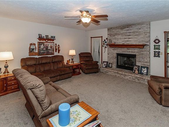 5th image of 3251 W Meadowview Dr