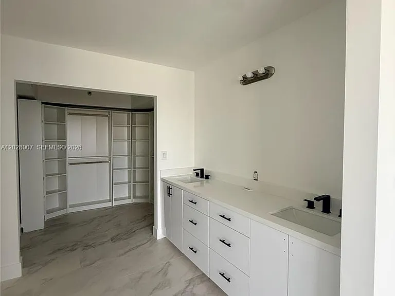 19101 NE 36th Ct #1005 — Photo 15