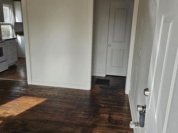 4th image of 2505 NE 13th St