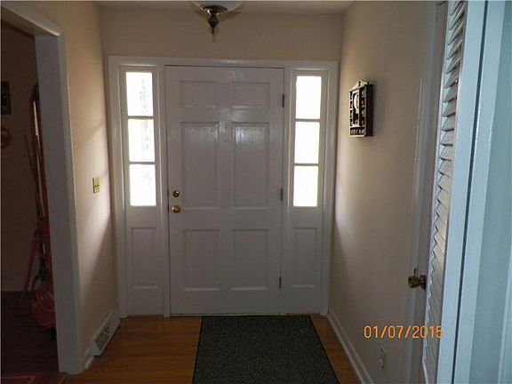 3rd image of 105 Leslie Ln