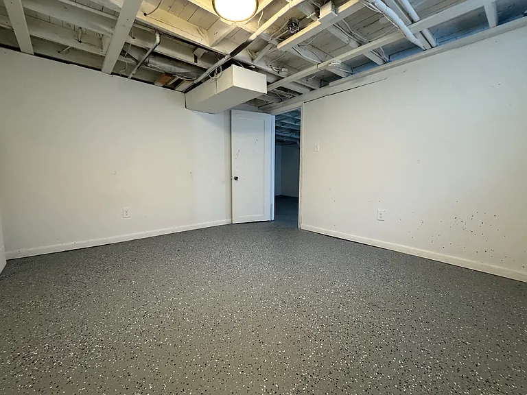 20741 Curie — Photo 21