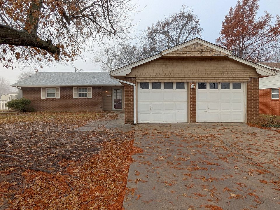 1st image of 3301 Oakbrook Dr