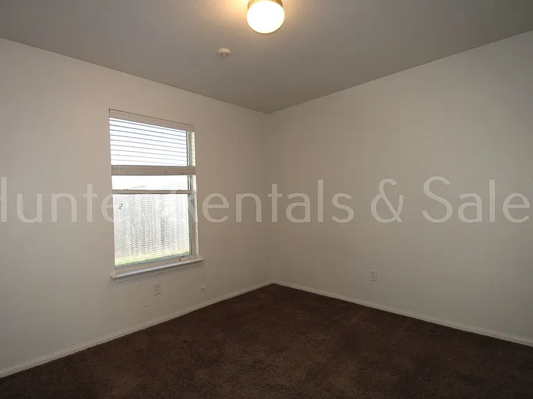 505 E Vega Ln — Photo 24
