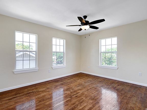 3rd image of 834 W Russell Pl