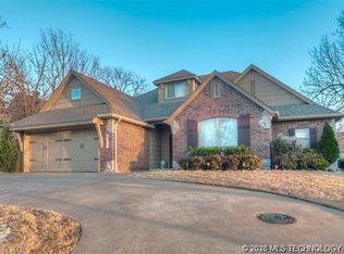4017 S Rolling Oaks Dr W, Tulsa, OK 74107