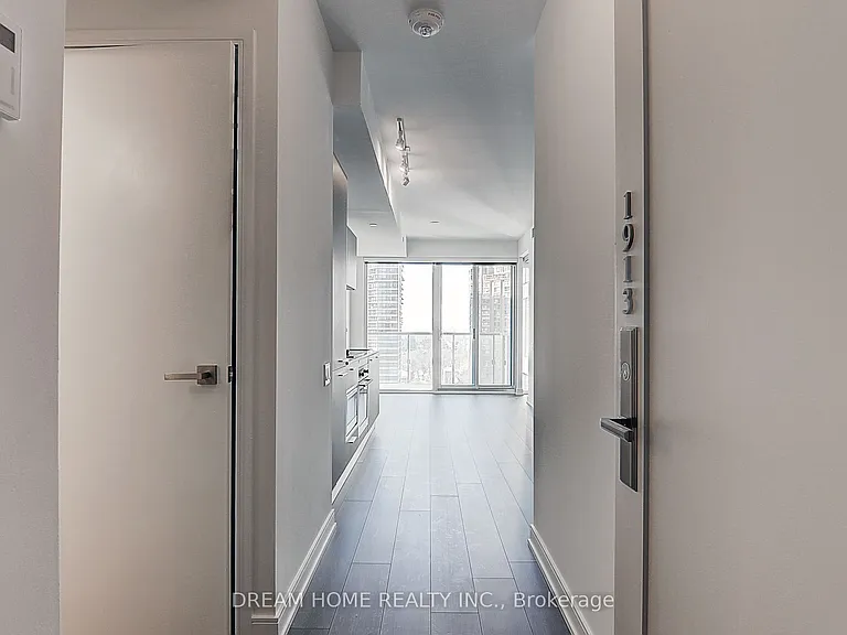 3 Gloucester St #1913 — Photo 3