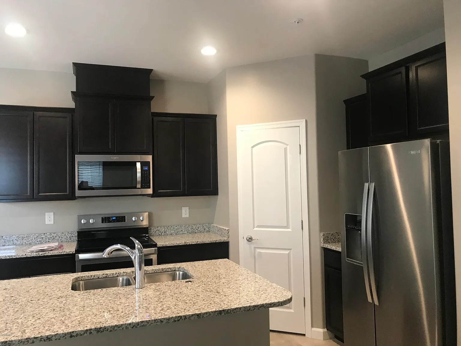 3 bed, 2.5 bath, 1679 sqft, $2,390 — Photo 3