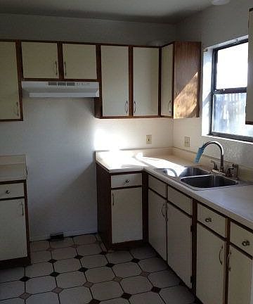 2nd image of 819 E Ash St
