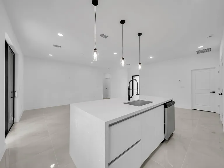 2509 50th St W — Photo 7