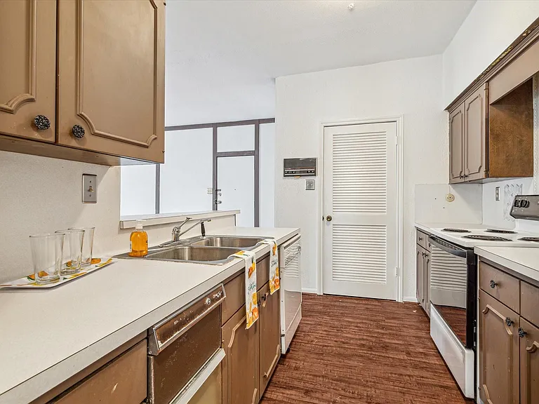5815 Lynbrook Dr #103 — Photo 4