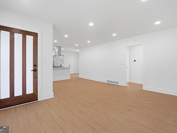 4th image of 2118 Glendale Dr