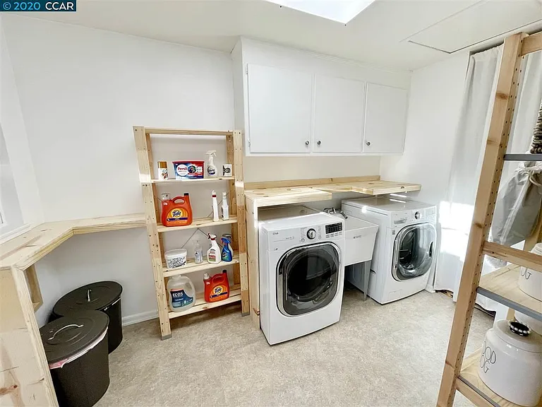 Mud room with access to outside and kitchen