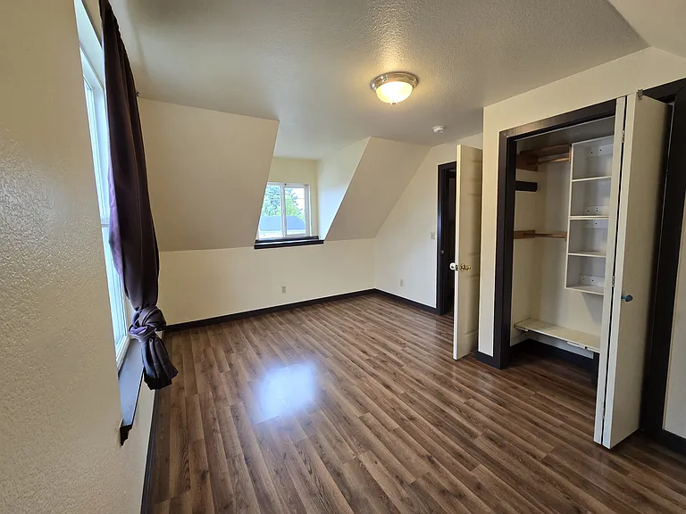 524 Main St — Photo 16