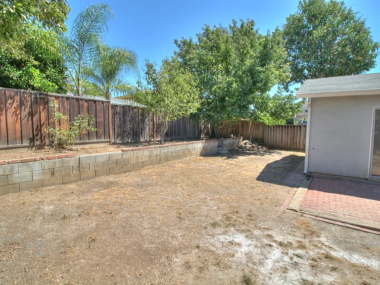 74 Avenida Espana — Photo 19