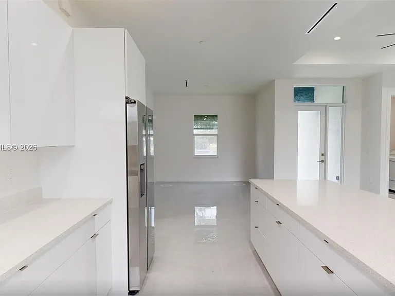 6050 Stratton Rd — Photo 14