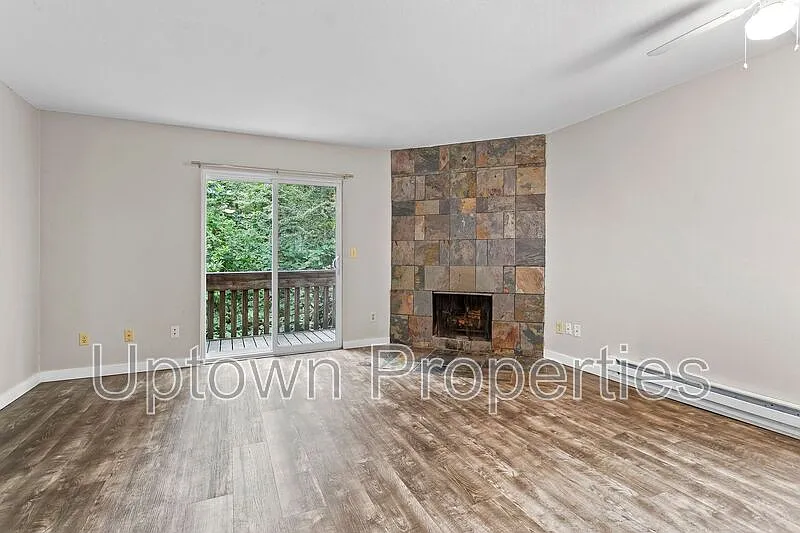 2 bed, 1.5 bath, 890 sqft, $1,695 — Photo 3