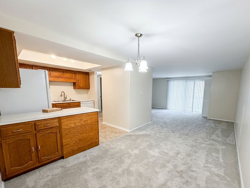 1st image of 1404 Bradley Dr #B-213