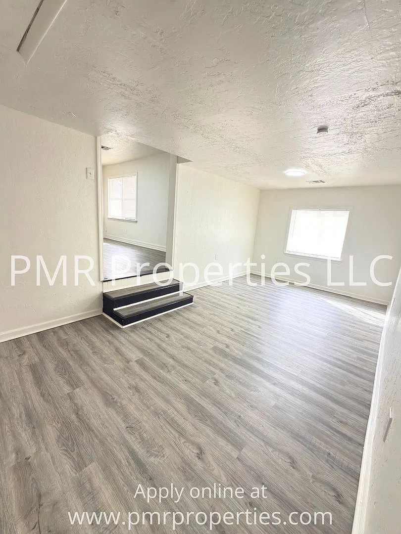2 Bedrooms - 1 Bathroom House (Move in Special until Feb 1st) — Photo 2